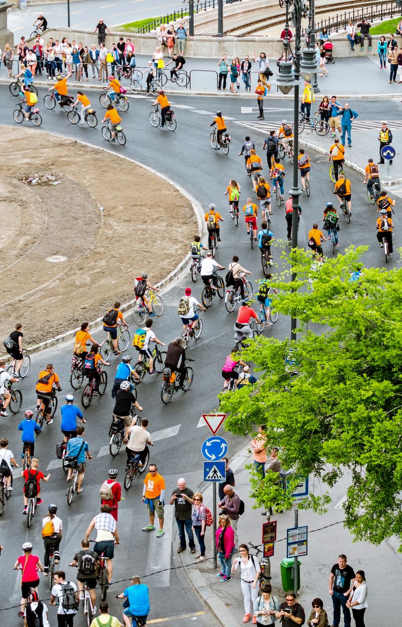 Raffo Márk: Egy nap két keréken